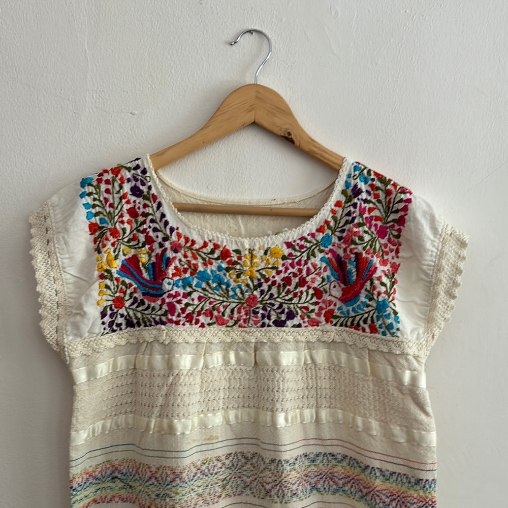 Embroidered Mexican top with Colorful Floral Design